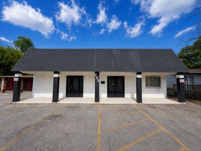 755 N General McMullen Dr, San Antonio, TX for lease Building Photo- Image 1 of 20