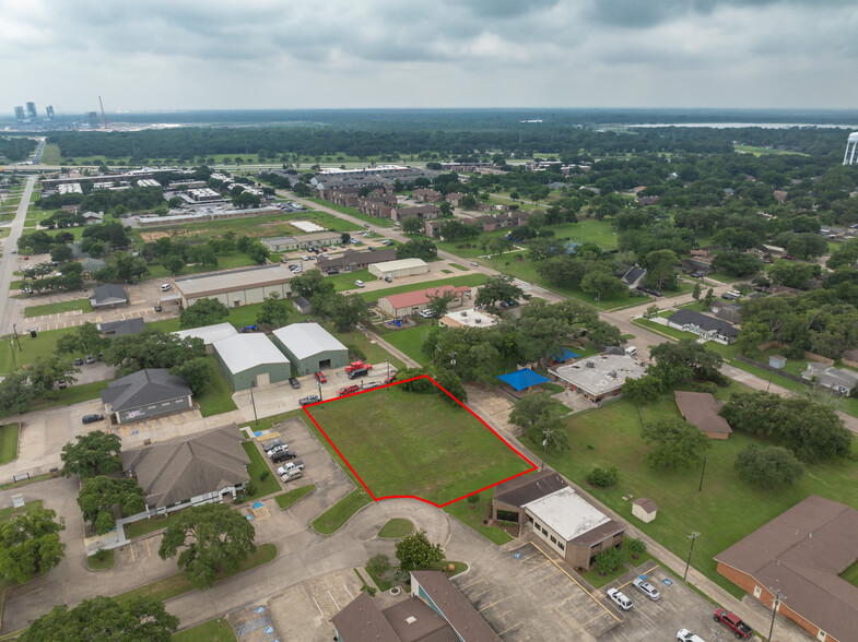 55 Flag Lake Plz, Lake Jackson, TX for sale - Aerial - Image 1 of 18