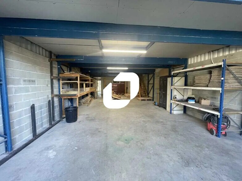 Office in SAINT-JEAN-D'ILLAC for lease - Building Photo - Image 1 of 8