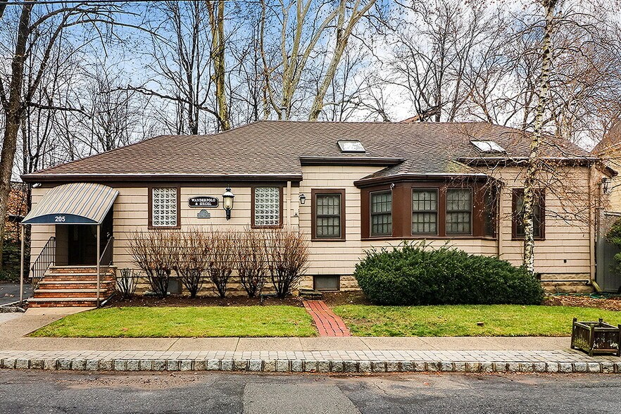 205 Thomas St, Bloomfield, NJ 07003