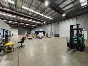 8 Phillip Court, Port Melbourne for lease Interior Photo- Image 1 of 6