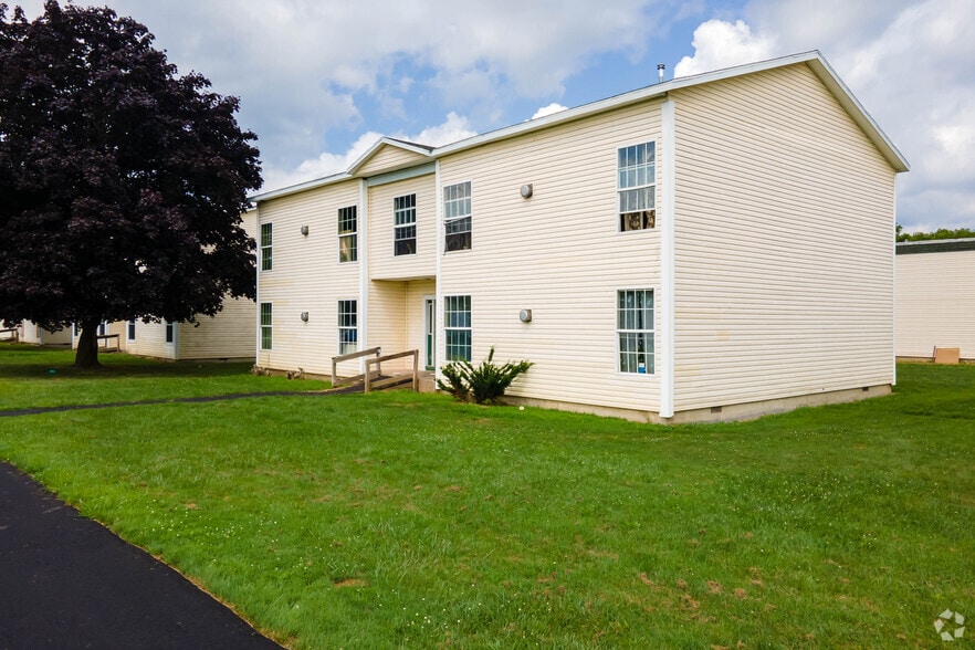 4 Airport Rd, Fulton, NY for sale - Primary Photo - Image 1 of 1