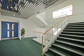 102 Kirkstall Rd, Leeds for lease Interior Photo- Image 1 of 4