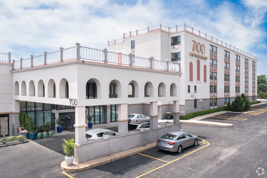 Health Care in Highwood, IL for sale - Primary Photo - Image 1 of 1