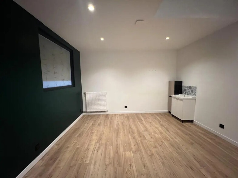 Office in Reims for lease - Interior Photo - Image 1 of 4