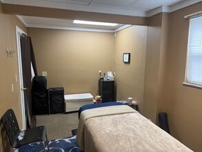 7733 Beechmont Ave, Cincinnati, OH for lease Interior Photo- Image 2 of 2