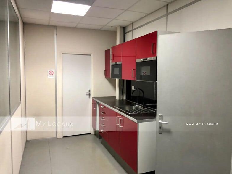 Flex in Tremblay-en-France for lease - Interior Photo - Image 3 of 4