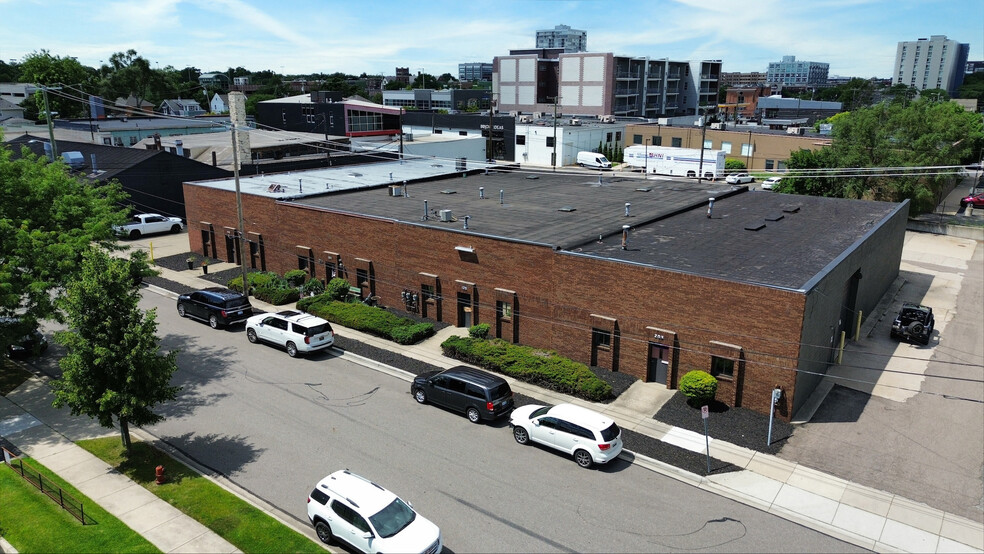 115-203 E Hudson Ave, Royal Oak, MI for lease - Building Photo - Image 3 of 5