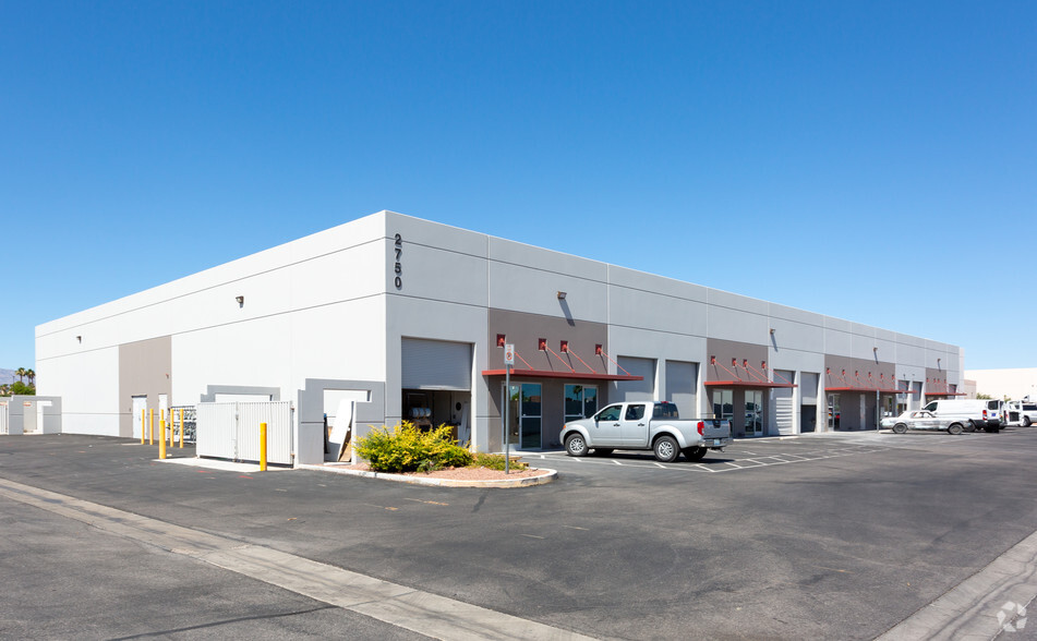 2750 W Brooks Ave, North Las Vegas, NV for lease - Primary Photo - Image 1 of 8