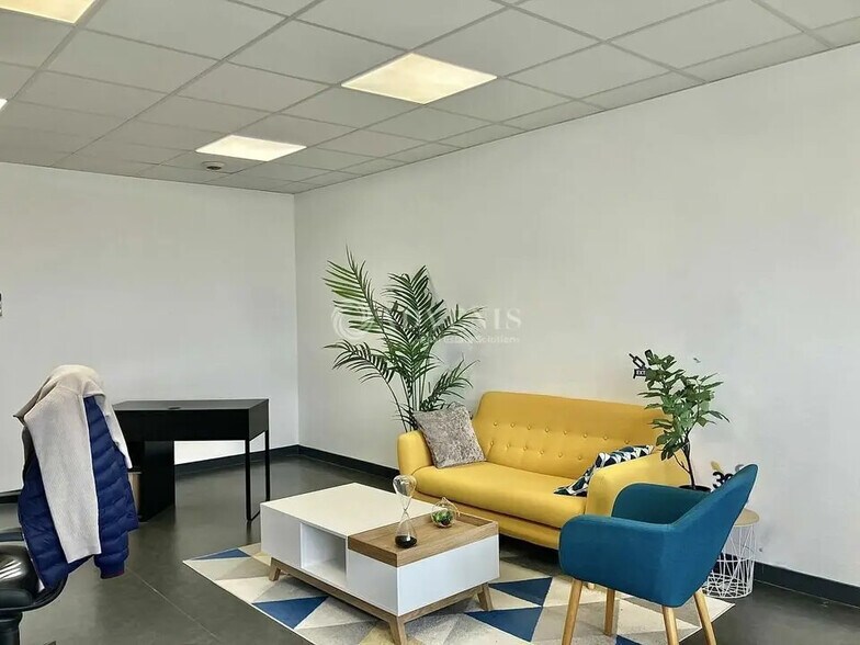 Office in Bourges for lease - Interior Photo - Image 3 of 3