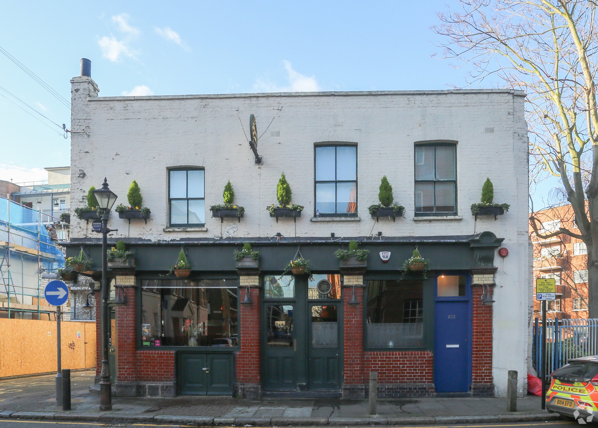 255 Globe Rd, London for sale Primary Photo- Image 1 of 1