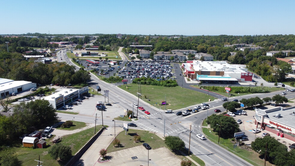 1601-1607 11th St, Huntsville, TX for lease - Building Photo - Image 2 of 2