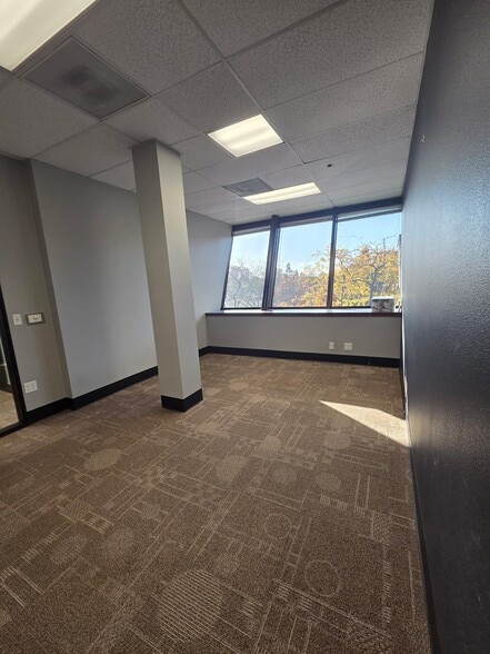 1400 Executive Pky, Eugene, OR for lease - Building Photo - Image 3 of 10