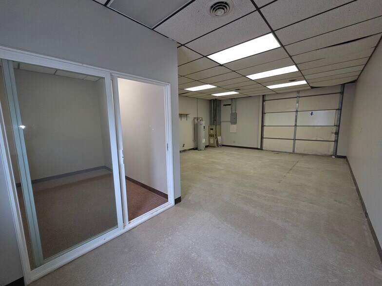 1201 Airport Rd, Ames, IA for lease - Interior Photo - Image 2 of 8