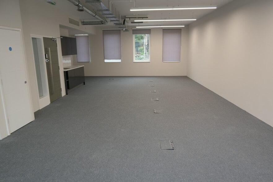 Southern Row, London for lease - Interior Photo - Image 2 of 7
