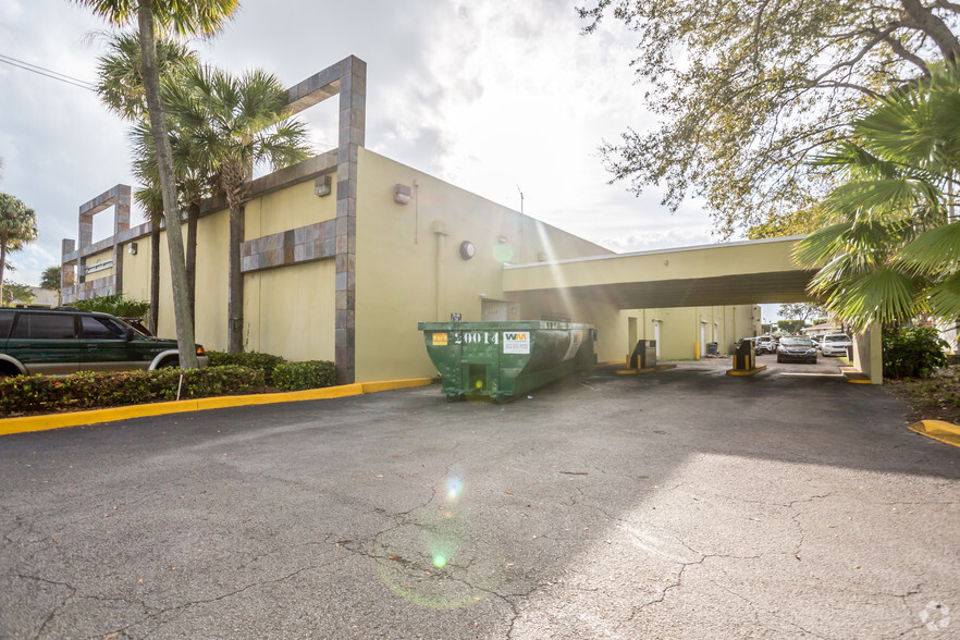 16764-16800 NW 67th Ave, Hialeah, FL for lease - Building Photo - Image 3 of 4