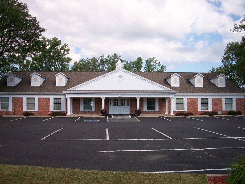 3000 Riverside Dr, Green Bay, WI for sale - Building Photo - Image 1 of 1