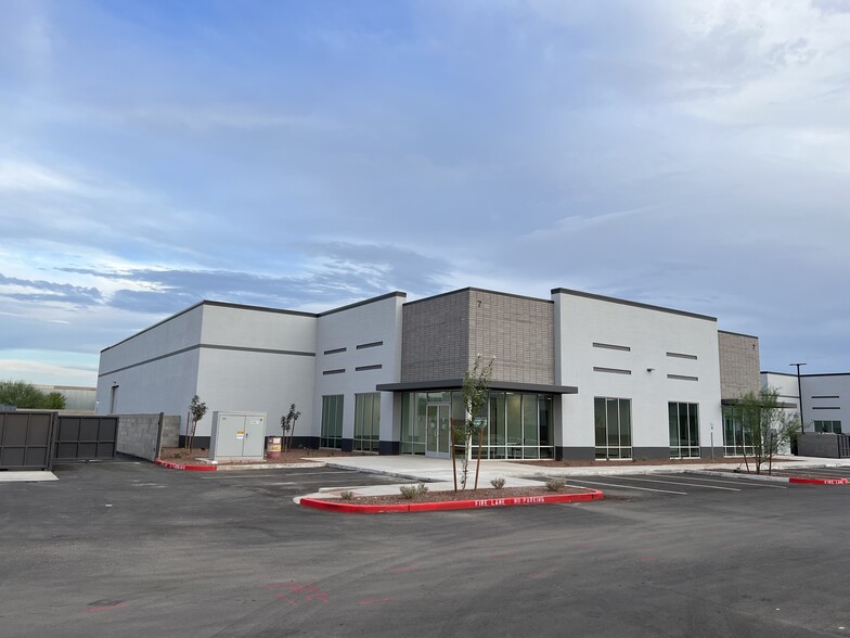 8607 E Pecos Rd, Mesa, AZ for lease - Building Photo - Image 2 of 7