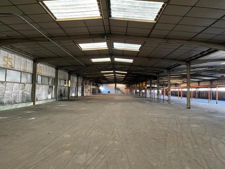 Office in Brignoles for lease - Interior Photo - Image 1 of 7