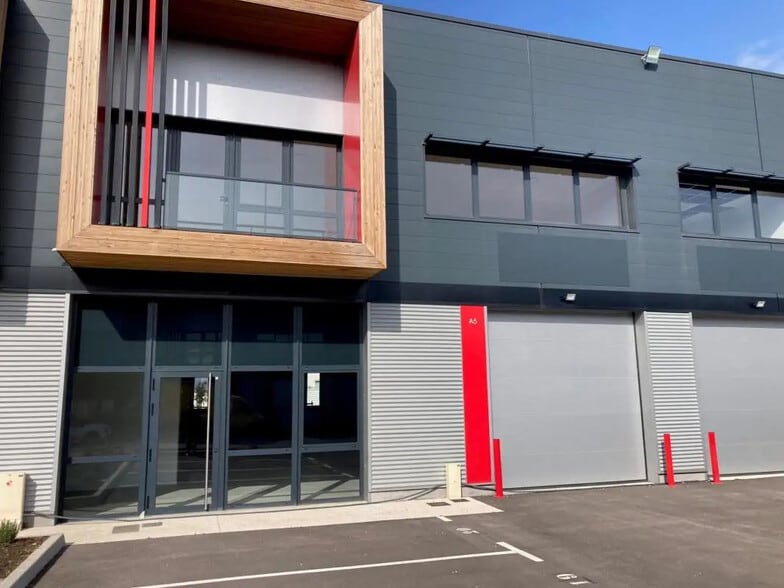 Industrial in La Seyne-sur-Mer for lease - Building Photo - Image 3 of 17