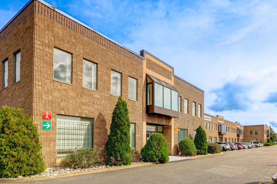 601-623 Rue McCaffrey, Montréal, QC for lease - Building Photo - Image 3 of 11