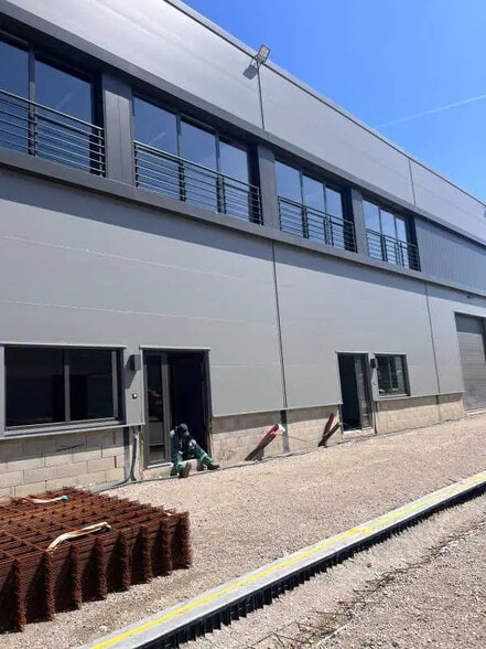 Office in Les Pavillons-sous-Bois for lease - Building Photo - Image 2 of 31