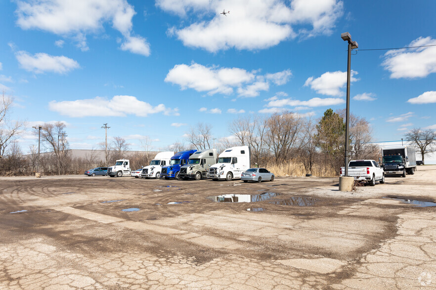 855 Foster Ave, Bensenville, IL for lease - Building Photo - Image 3 of 3