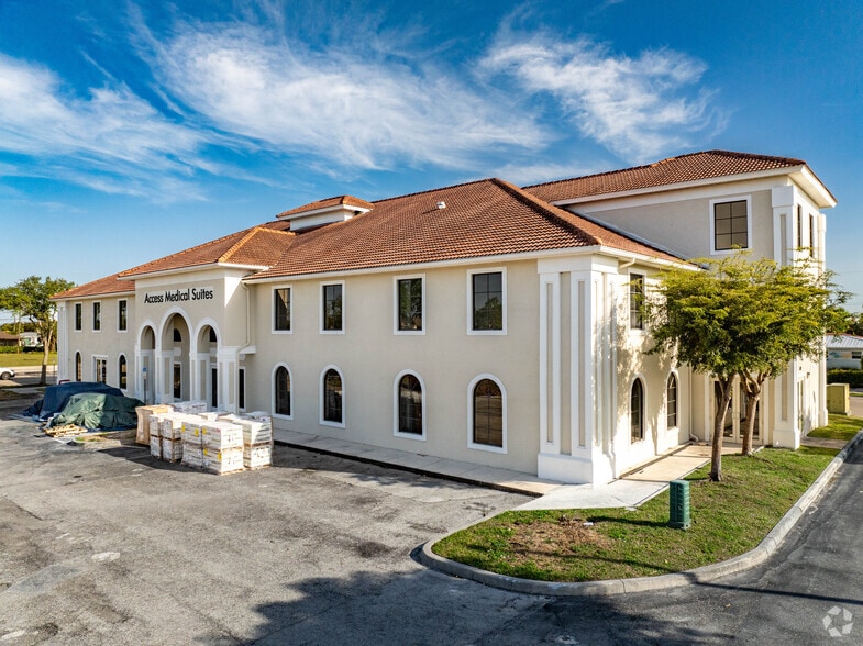 420 Del Prado Blvd, Cape Coral, FL for lease - Primary Photo - Image 1 of 8
