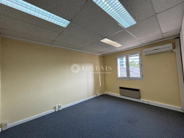 Office in Orléans for lease - Building Photo - Image 2 of 12