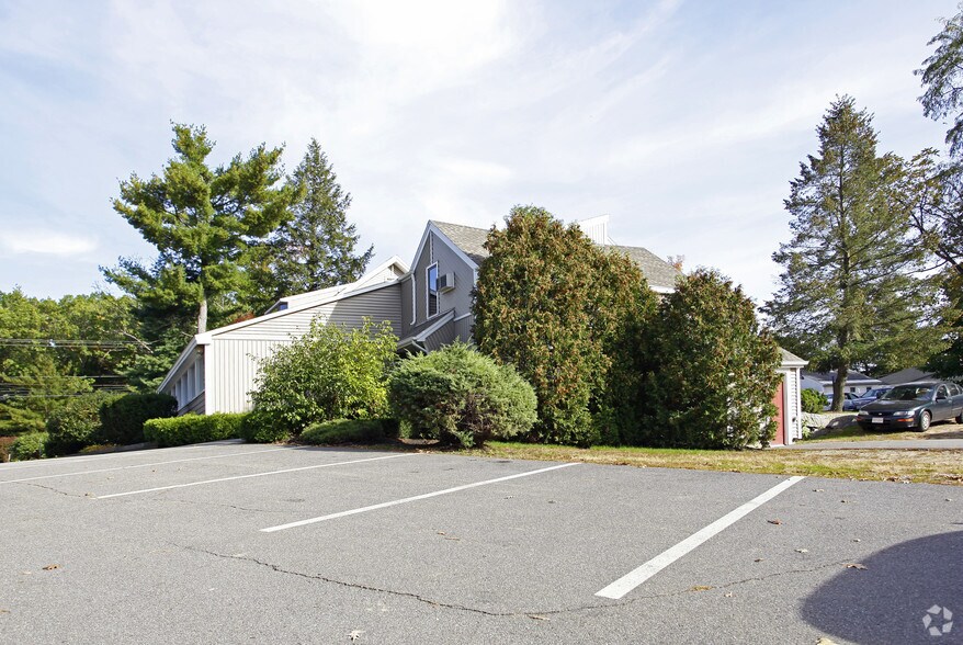 102 Derry St, Hudson, NH 03051 Office for Lease