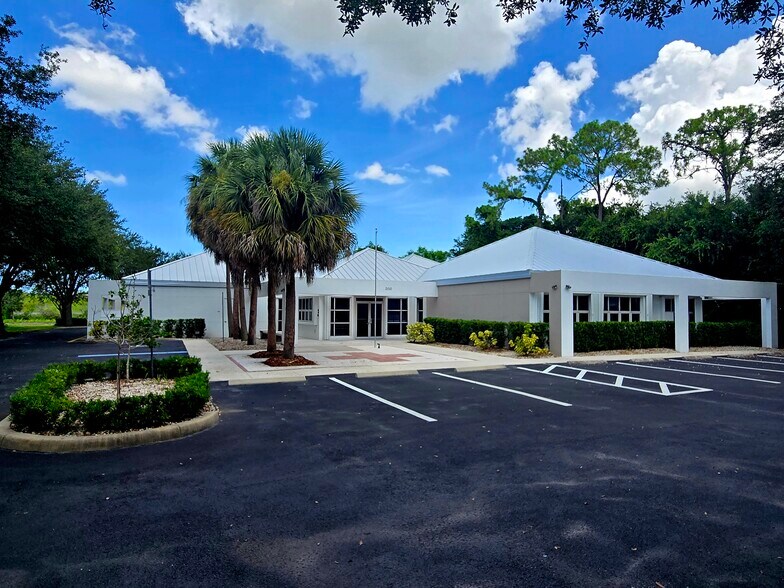 2610 Northbrooke Plaza Dr, Naples, FL for lease - Building Photo - Image 1 of 17