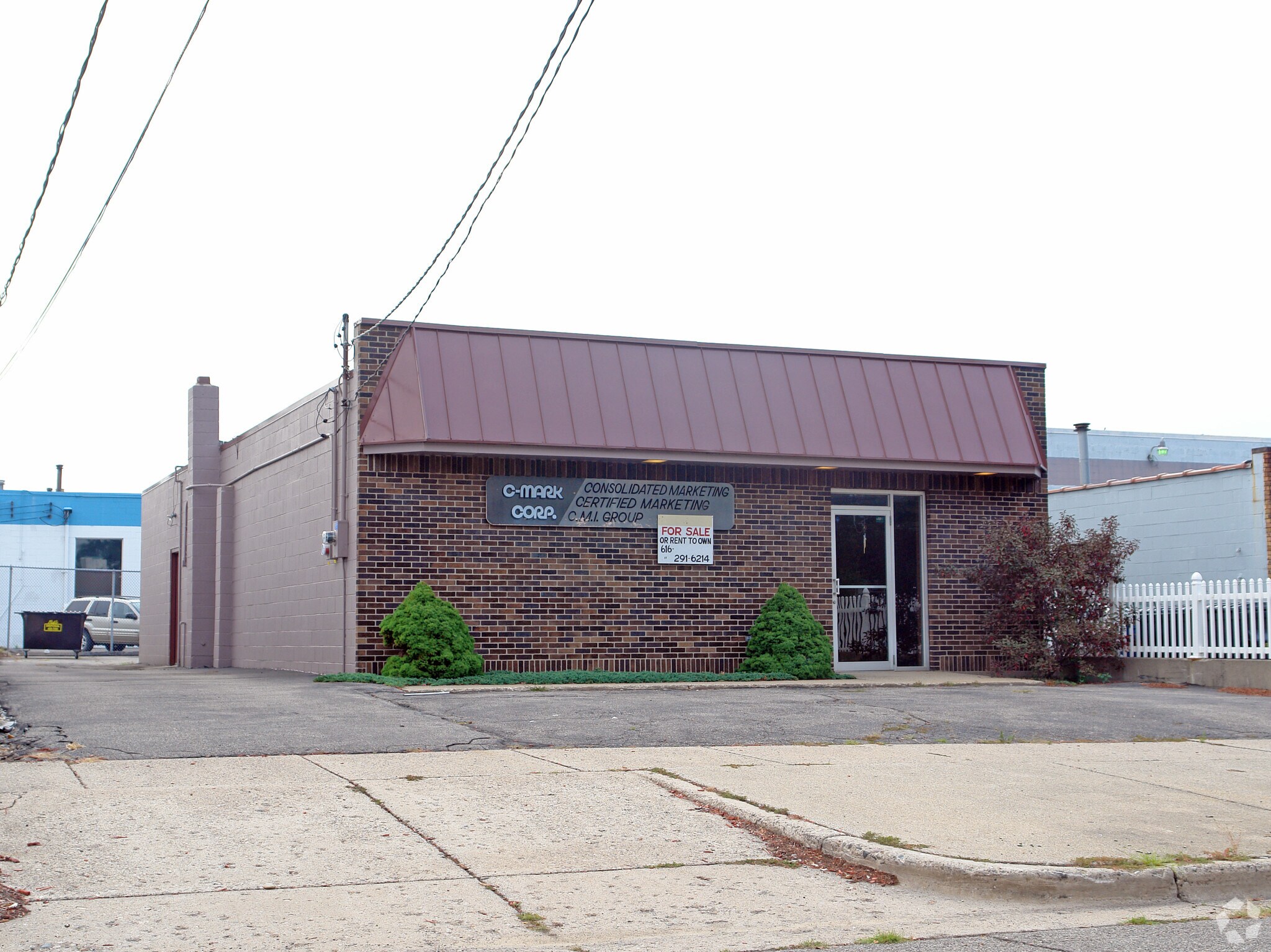 2818 Vineland Ave SE, Grand Rapids, MI for sale Primary Photo- Image 1 of 1