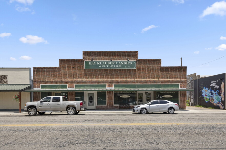 520 Walnut St, Columbus, TX for sale - Building Photo - Image 2 of 35