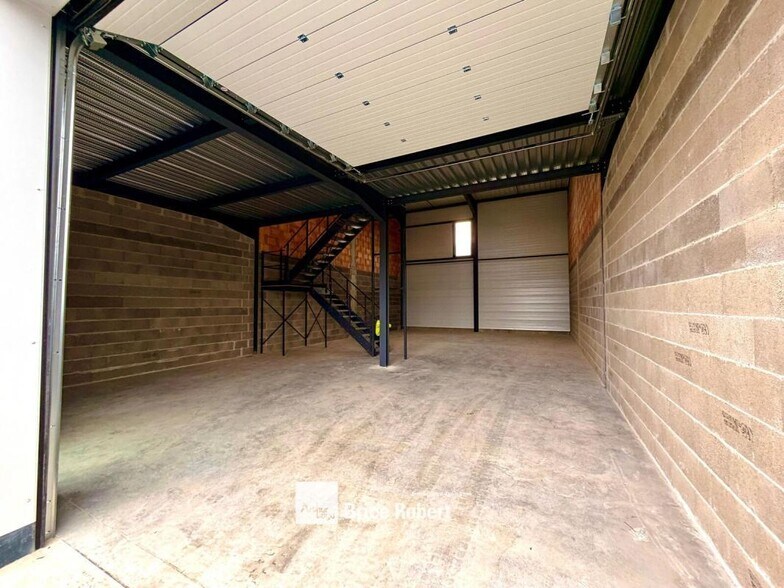 Flex in Saint Genis Laval for lease - Building Photo - Image 2 of 5