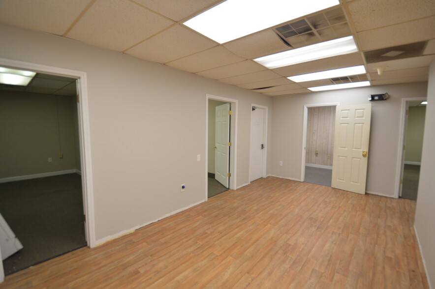 1023 Chestnut St, Winston-Salem, NC for lease - Building Photo - Image 2 of 7