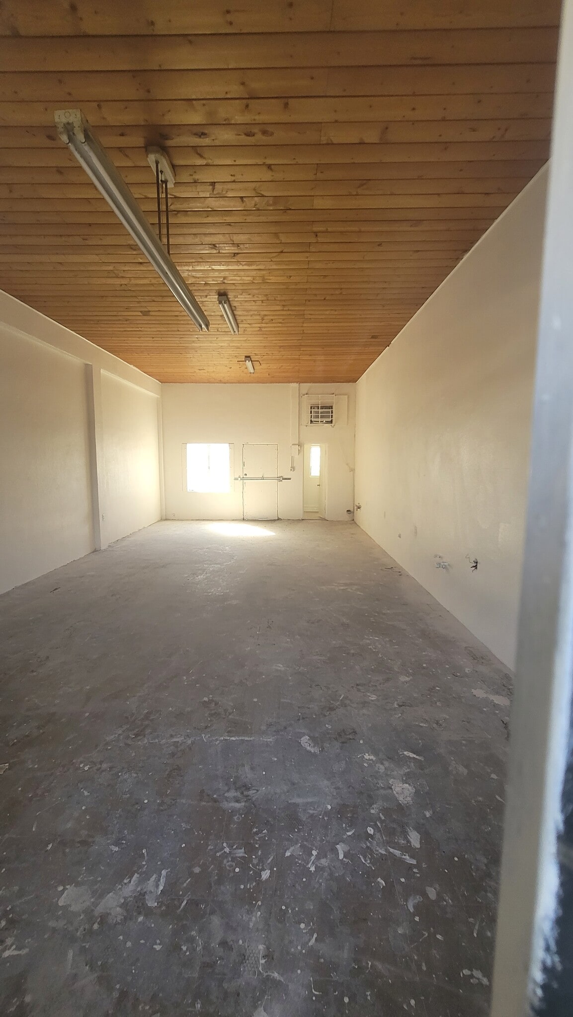 923 E Base Line St, San Bernardino, CA for lease Interior Photo- Image 1 of 4