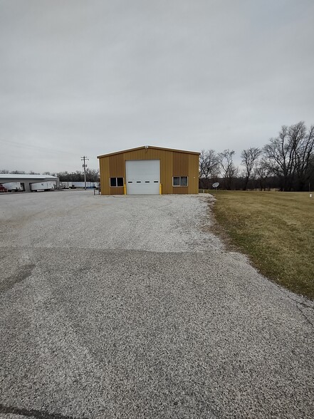 117 N Oakridge Dr, North Prairie, WI for lease - Building Photo - Image 2 of 8