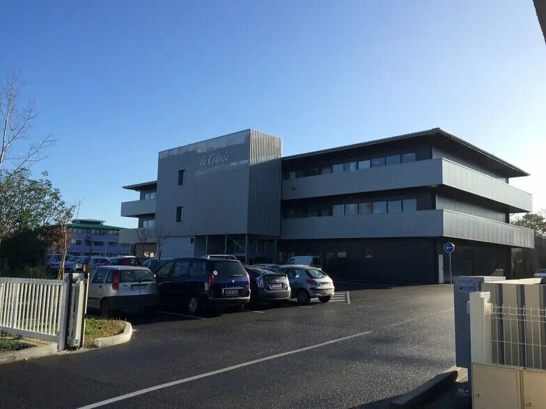 Office in Pessac for lease - Building Photo - Image 1 of 12