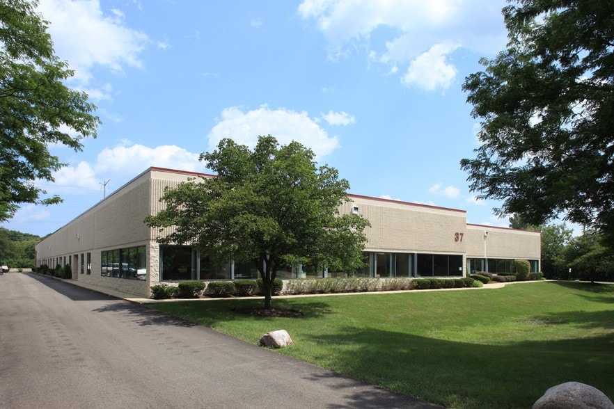 37 Sherwood Ter, Lake Bluff, IL for lease - Building Photo - Image 2 of 3