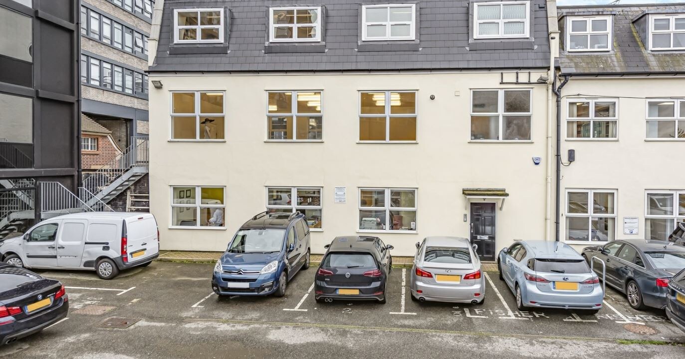 311 Chase Rd, London for lease Primary Photo- Image 1 of 33