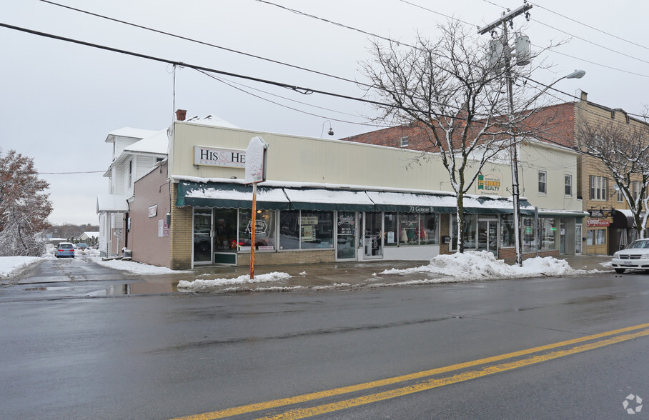 66-70 Genesee St, New Hartford, NY for lease - Building Photo - Image 3 of 18