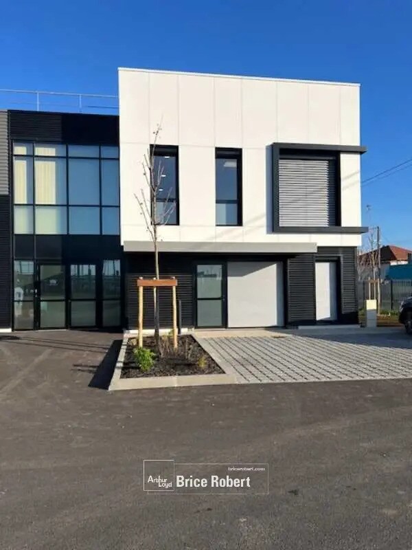 in Vaulx-en-Velin for sale Building Photo- Image 1 of 1