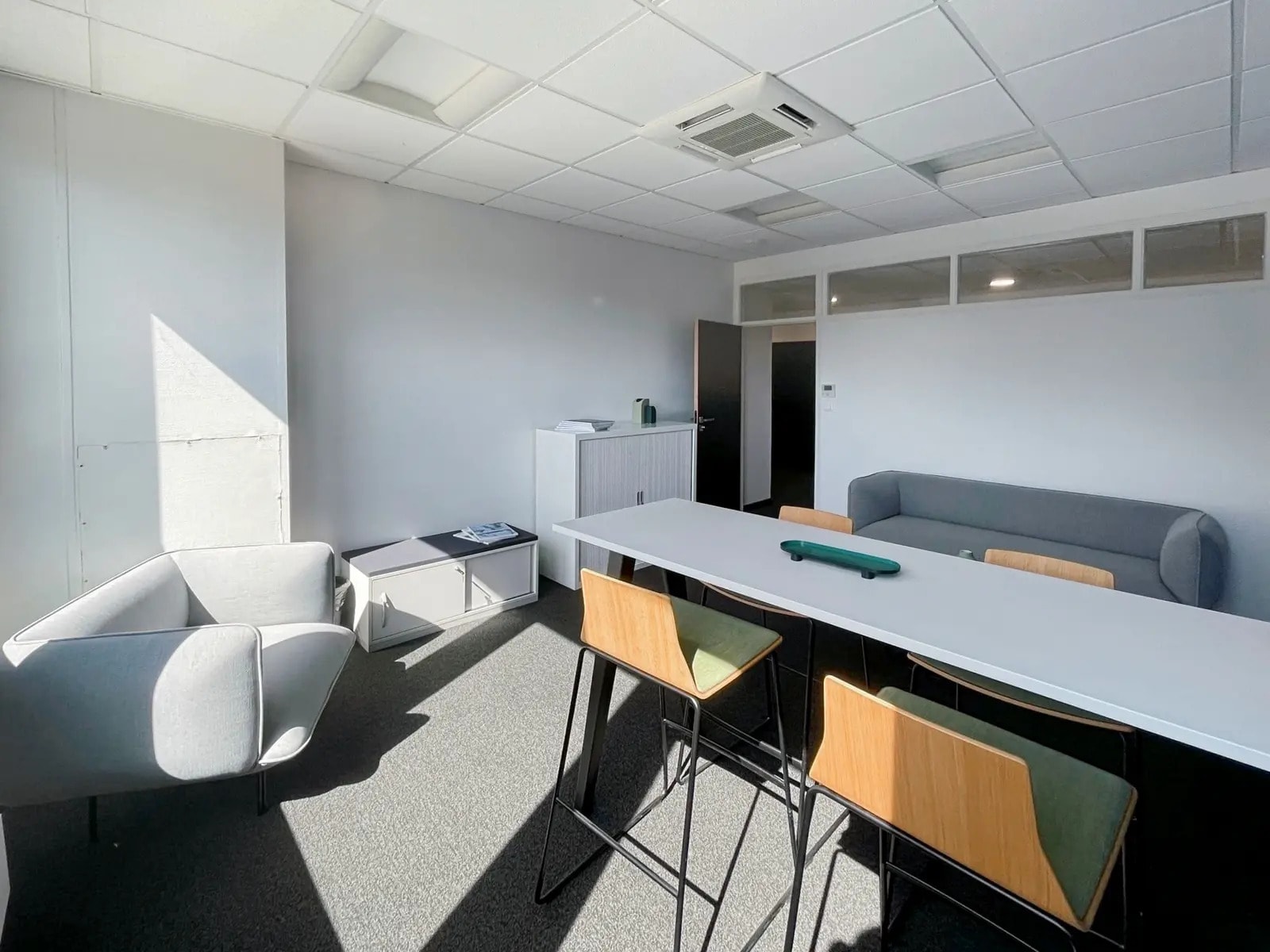 Office in for lease Interior Photo- Image 1 of 11