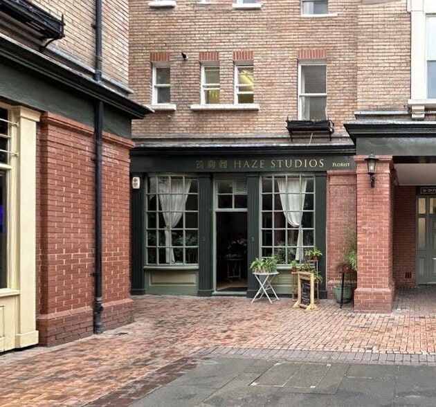 Pied Bull Yard, London for lease - Building Photo - Image 2 of 9