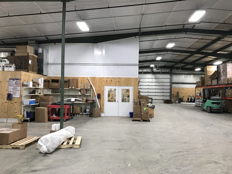 315 S Sycamore St, Flora, IN for lease - Building Photo - Image 3 of 6