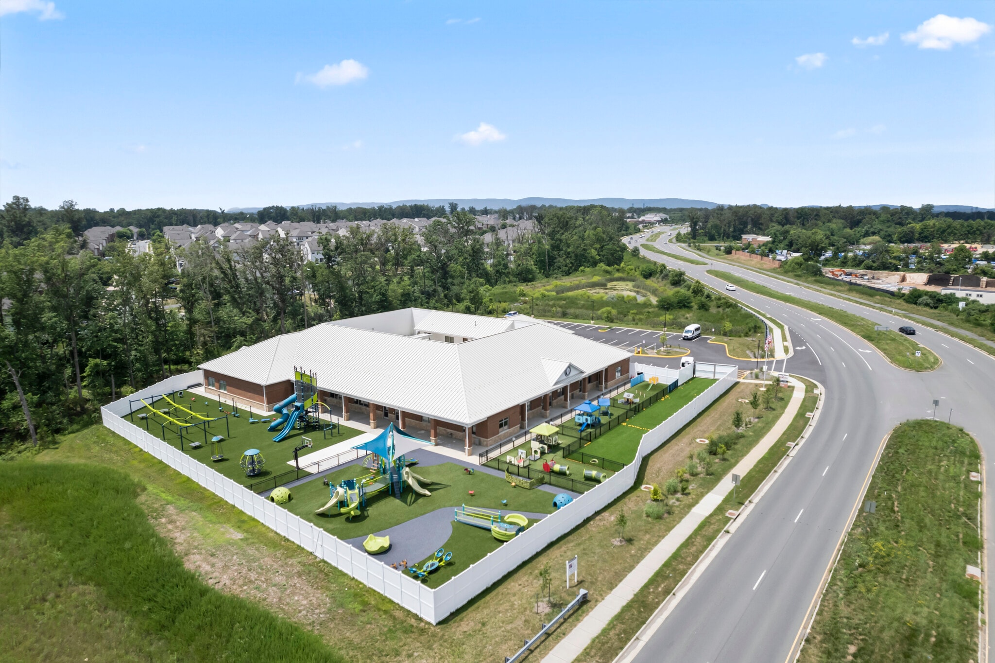 42525 Tall Cedars Pkwy, Chantilly, VA for lease Primary Photo- Image 1 of 56