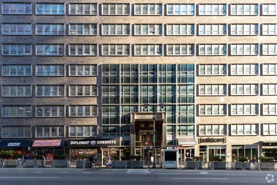 800 Second Ave, New York, NY for lease - Building Photo - Image 2 of 49