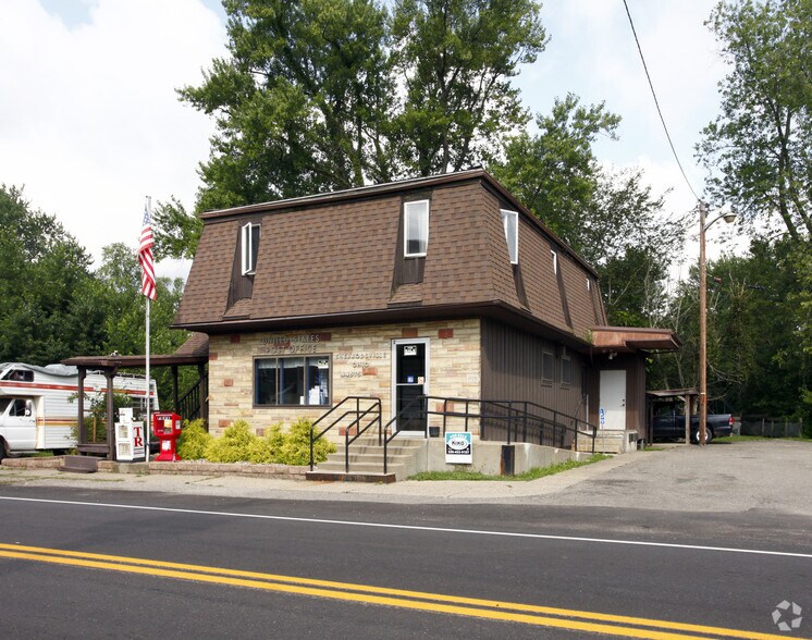 27 S Sherrod Ave, Sherrodsville, OH 44675