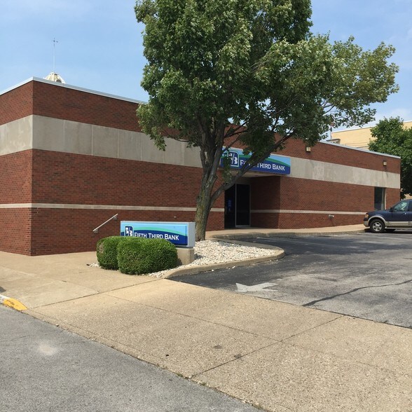 112 E 3rd St, Mount Vernon, IN for lease - Primary Photo - Image 1 of 6