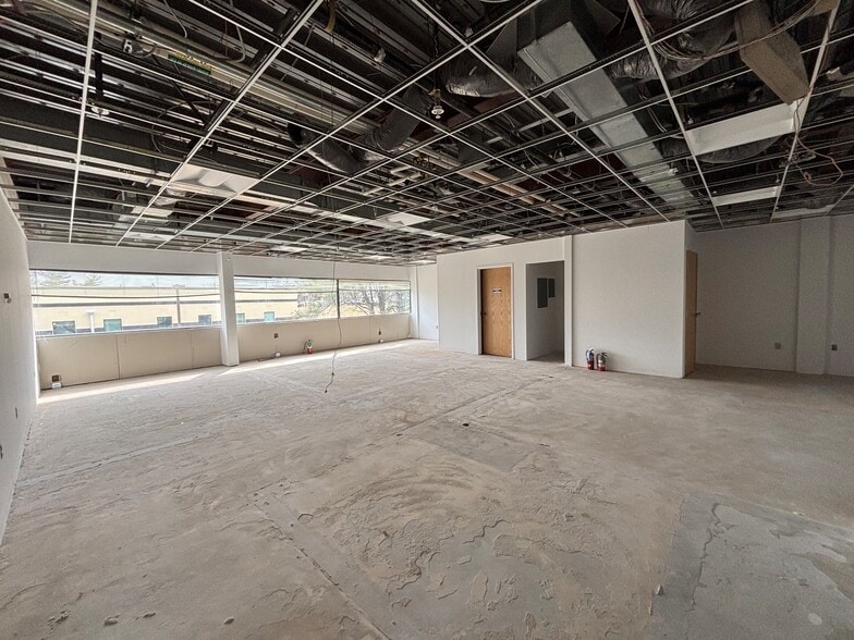 160 E Hanover Ave, Cedar Knolls, NJ for lease - Interior Photo - Image 2 of 5